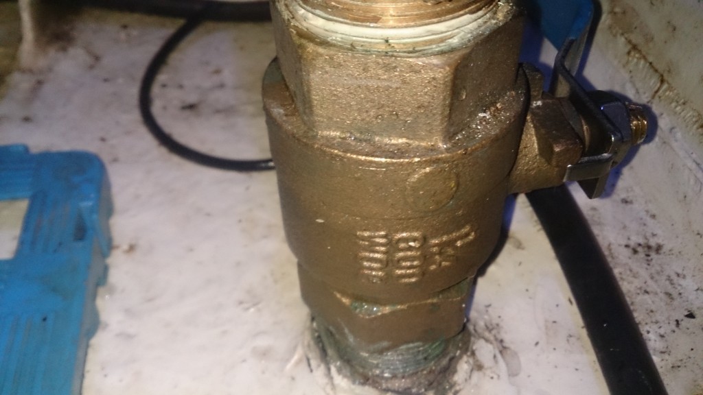 A 1-1/2 inch bronze valve.